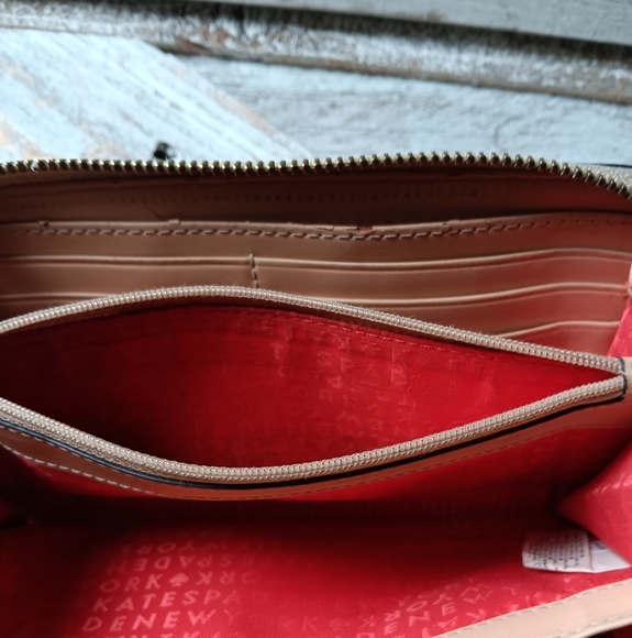 Kate Spade  Cream & Black Leather Logo Wallet⚘️Closet Clean Out Of Older Bags. - Picture 8 of 14